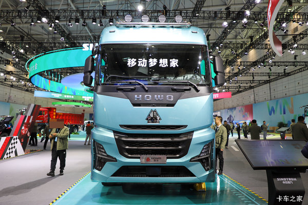 重汽豪沃(HOWO) KS 15.7L LNG 720马力 6X4 采埃孚12档 AMT自动档 牵引车