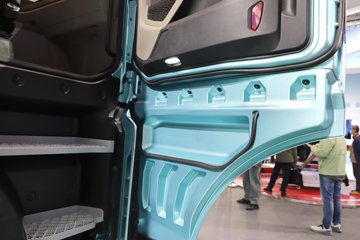 ��������(HOWO) KS 15.7L LNG 720���� 6X4 �ɰ���12�� AMT�Զ��� ǣ����ͼƬ