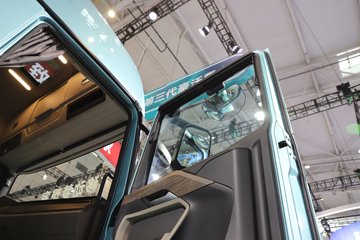 ��������(HOWO) KS 15.7L LNG 720���� 6X4 �ɰ���12�� AMT�Զ��� ǣ����ͼƬ