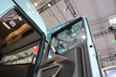 重汽豪沃(HOWO) KS 15.7L LNG 720马力 6X4 采埃孚12档 AMT自动档 牵引车 重汽豪沃(HOWO) KS 15.7L LNG 720马力 6X4 采埃孚12档 AMT自动档 牵引车