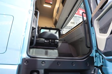 ��������(HOWO) KS 15.7L LNG 720���� 6X4 �ɰ���12�� AMT�Զ��� ǣ����ͼƬ