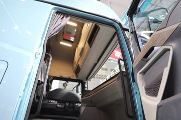 ��������(HOWO) KS 15.7L LNG 720���� 6X4 �ɰ���12�� AMT�Զ��� ǣ����ͼƬ