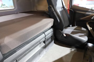 ��������(HOWO) KS 15.7L LNG 720���� 6X4 �ɰ���12�� AMT�Զ��� ǣ����ͼƬ