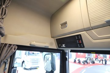 ��������(HOWO) KS 15.7L LNG 720���� 6X4 �ɰ���12�� AMT�Զ��� ǣ����ͼƬ