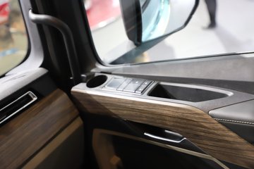 ��������(HOWO) KS 15.7L LNG 720���� 6X4 �ɰ���12�� AMT�Զ��� ǣ����ͼƬ