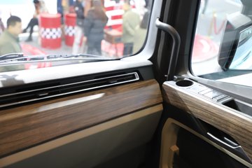 ��������(HOWO) KS 15.7L LNG 720���� 6X4 �ɰ���12�� AMT�Զ��� ǣ����ͼƬ