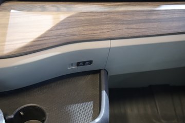 ��������(HOWO) KS 15.7L LNG 720���� 6X4 �ɰ���12�� AMT�Զ��� ǣ����ͼƬ