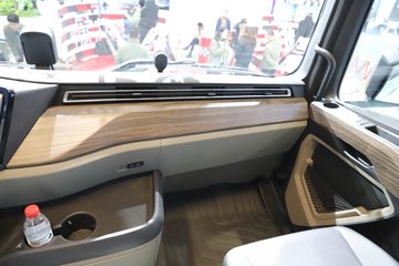 ��������(HOWO) KS 15.7L LNG 720���� 6X4 �ɰ���12�� AMT�Զ��� ǣ����ͼƬ