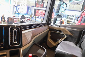 ��������(HOWO) KS 15.7L LNG 720���� 6X4 �ɰ���12�� AMT�Զ��� ǣ����ͼƬ