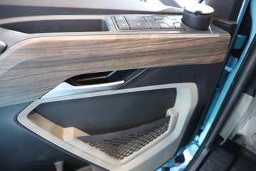 ��������(HOWO) KS 15.7L LNG 720���� 6X4 �ɰ���12�� AMT�Զ��� ǣ����ͼƬ