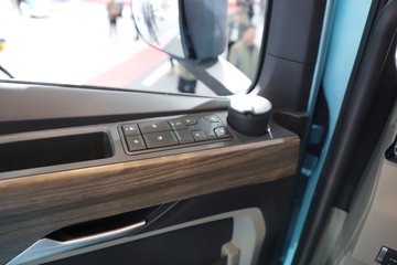 ��������(HOWO) KS 15.7L LNG 720���� 6X4 �ɰ���12�� AMT�Զ��� ǣ����ͼƬ