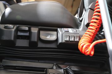 ��������(HOWO) KS 15.7L LNG 720���� 6X4 �ɰ���12�� AMT�Զ��� ǣ����ͼƬ