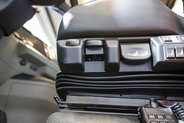 ��������(HOWO) KS 15.7L LNG 720���� 6X4 �ɰ���12�� AMT�Զ��� ǣ����ͼƬ