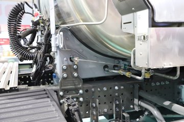 ��������(HOWO) KS 15.7L LNG 720���� 6X4 �ɰ���12�� AMT�Զ��� ǣ����ͼƬ