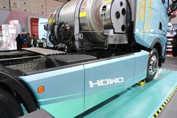 ��������(HOWO) KS 15.7L LNG 720���� 6X4 �ɰ���12�� AMT�Զ��� ǣ����ͼƬ