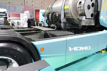 ��������(HOWO) KS 15.7L LNG 720���� 6X4 �ɰ���12�� AMT�Զ��� ǣ����ͼƬ