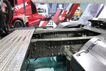 ��������(HOWO) KS 15.7L LNG 720���� 6X4 �ɰ���12�� AMT�Զ��� ǣ����ͼƬ