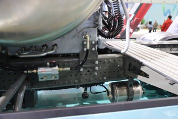 ��������(HOWO) KS 15.7L LNG 720���� 6X4 �ɰ���12�� AMT�Զ��� ǣ����ͼƬ