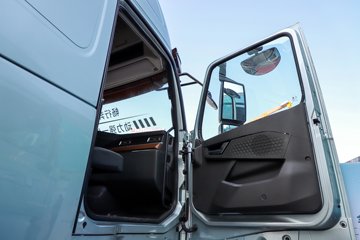 ��������(HOWO) TH7 13.3L LNG 570���� 6X4 �й�����12�� ǣ����ͼƬ