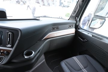 ��������(HOWO) TH7 13.3L LNG 570���� 6X4 �й�����12�� ǣ����ͼƬ