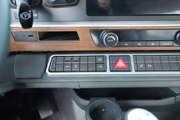 ��������(HOWO) TH7 13.3L LNG 570���� 6X4 �й�����12�� ǣ����ͼƬ