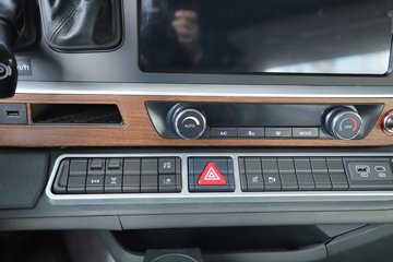 ��������(HOWO) TH7 13.3L LNG 570���� 6X4 �й�����12�� ǣ����ͼƬ