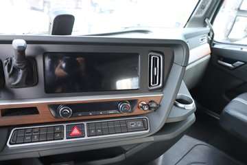 ��������(HOWO) TH7 13.3L LNG 570���� 6X4 �й�����12�� ǣ����ͼƬ