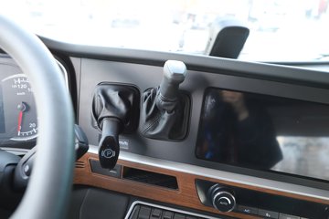 ��������(HOWO) TH7 13.3L LNG 570���� 6X4 �й�����12�� ǣ����ͼƬ