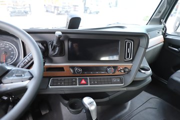 ��������(HOWO) TH7 13.3L LNG 570���� 6X4 �й�����12�� ǣ����ͼƬ