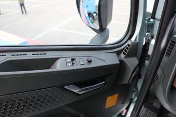 ��������(HOWO) TH7 13.3L LNG 570���� 6X4 �й�����12�� ǣ����ͼƬ