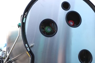 ��������(HOWO) TH7 13.3L LNG 570���� 6X4 �й�����12�� ǣ����ͼƬ