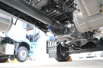 ��������(HOWO) TH7 13.3L LNG 570���� 6X4 �й�����12�� ǣ����ͼƬ