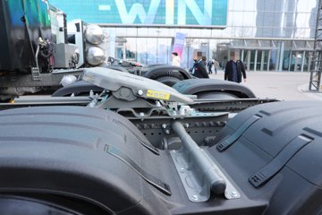 ��������(HOWO) TH7 13.3L LNG 570���� 6X4 �й�����12�� ǣ����ͼƬ