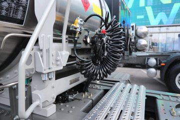 ��������(HOWO) TH7 13.3L LNG 570���� 6X4 �й�����12�� ǣ����ͼƬ