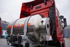 一汽解放J6 PRO 12.5L LNG 500马力 4X2 一汽解放12档 AMT自动档 牵引车