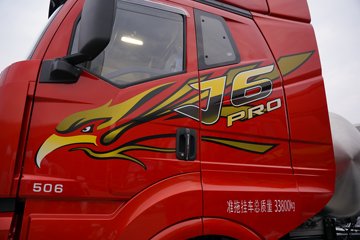 һ�����J6 PRO 12.5L LNG 500���� 4X2 һ�����12�� AMT�Զ��� ǣ����ͼƬ