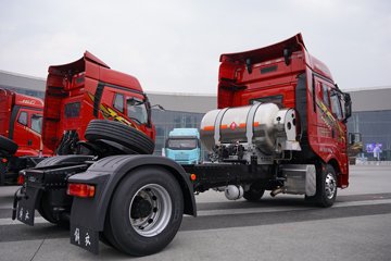 һ�����J6 PRO 12.5L LNG 500���� 4X2 һ�����12�� AMT�Զ��� ǣ����ͼƬ