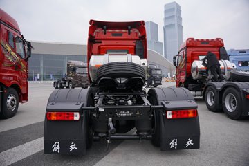 һ�����J6 PRO 12.5L LNG 500���� 4X2 һ�����12�� AMT�Զ��� ǣ����ͼƬ