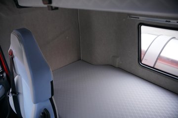 һ�����J6 PRO 12.5L LNG 500���� 4X2 һ�����12�� AMT�Զ��� ǣ����ͼƬ