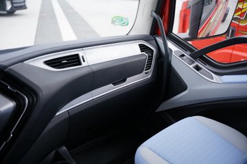 һ�����J6 PRO 12.5L LNG 500���� 4X2 һ�����12�� AMT�Զ��� ǣ����ͼƬ