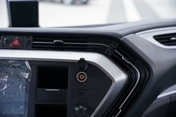 һ�����J6 PRO 12.5L LNG 500���� 4X2 һ�����12�� AMT�Զ��� ǣ����ͼƬ