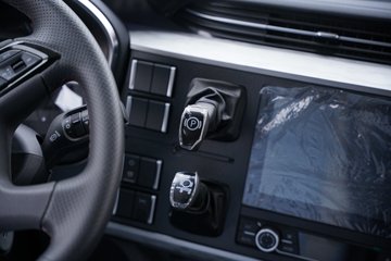 һ�����J6 PRO 12.5L LNG 500���� 4X2 һ�����12�� AMT�Զ��� ǣ����ͼƬ