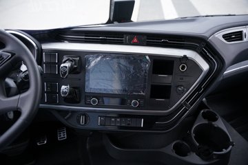 һ�����J6 PRO 12.5L LNG 500���� 4X2 һ�����12�� AMT�Զ��� ǣ����ͼƬ