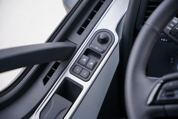 һ�����J6 PRO 12.5L LNG 500���� 4X2 һ�����12�� AMT�Զ��� ǣ����ͼƬ