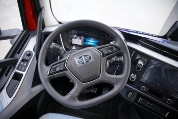 һ�����J6 PRO 12.5L LNG 500���� 4X2 һ�����12�� AMT�Զ��� ǣ����ͼƬ