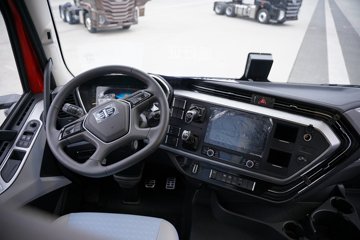 һ�����J6 PRO 12.5L LNG 500���� 4X2 һ�����12�� AMT�Զ��� ǣ����ͼƬ