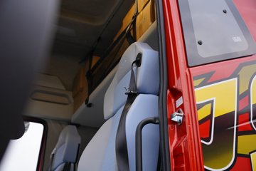 һ�����J6 PRO 12.5L LNG 500���� 4X2 һ�����12�� AMT�Զ��� ǣ����ͼƬ