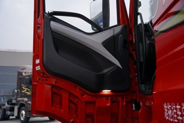 һ�����J6 PRO 12.5L LNG 500���� 4X2 һ�����12�� AMT�Զ��� ǣ����ͼƬ