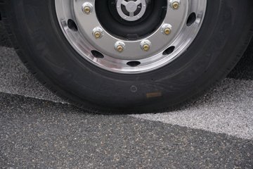 һ�����J6 PRO 12.5L LNG 500���� 4X2 һ�����12�� AMT�Զ��� ǣ����ͼƬ