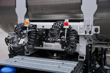 һ�����J6 PRO 12.5L LNG 500���� 4X2 һ�����12�� AMT�Զ��� ǣ����ͼƬ